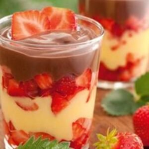 Copo de Creme com Morango e Chocolate